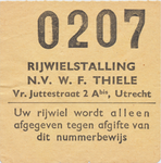 711485 Rijwielstallingsbewijs van de N.V. W.F. Thiele, Rijwielstalling, Vrouw Juttestraat 2Abis te Utrecht.